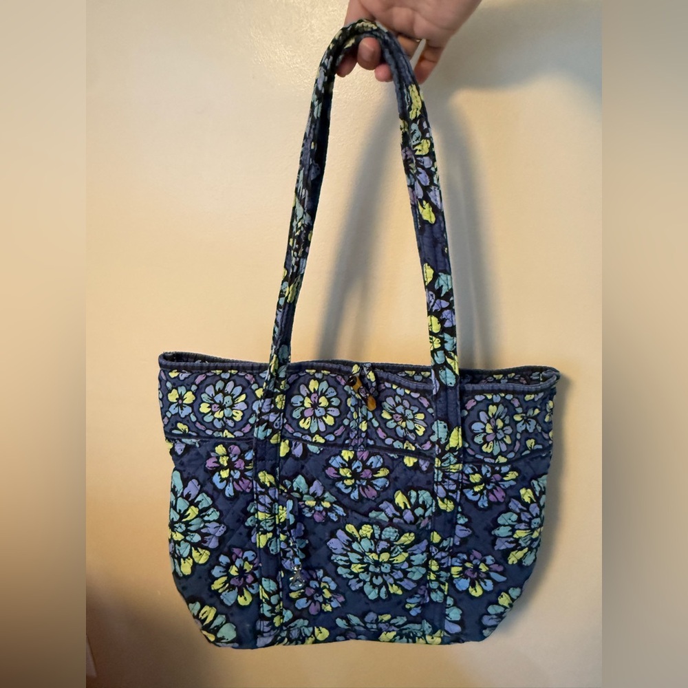 Vera Bradley Tote Indigo Pop Toggle Closure Blue Flower Book Shoulder Beach Bag